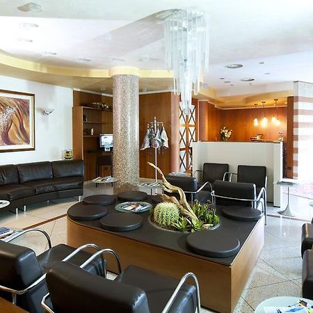 Castagna Palace Hotel & Restaurant مونتيكيو ماجوري المظهر الخارجي الصورة