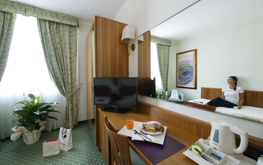 Castagna Palace Hotel & Restaurant مونتيكيو ماجوري المظهر الخارجي الصورة